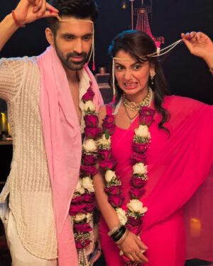 Sriti Jha Instagram - Amvira di ho gayi waah bhai waah

Thank you for the love!!!