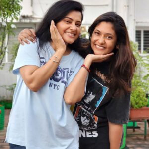 Sruthi Shanmuga Priya Instagram - It's not that diamonds are a girl's best friend, but it's your best friends who are your diamonds🥰🥰🥰