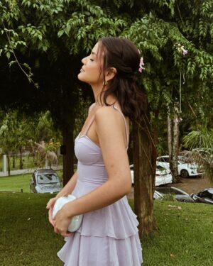Stefany Vaz Instagram - encerrando a temporada de casamentos de 2024 e não podia ser melhor ☔️🪻🌂💟✨🗣️

e a marca que me acompanhou durante esse casamentos foi @kojistoreoficial que tornou as cerimônias mais coloridas pra mim.

beleza por: @gabisavaginmakeup & @joaocarlosbhair 💌