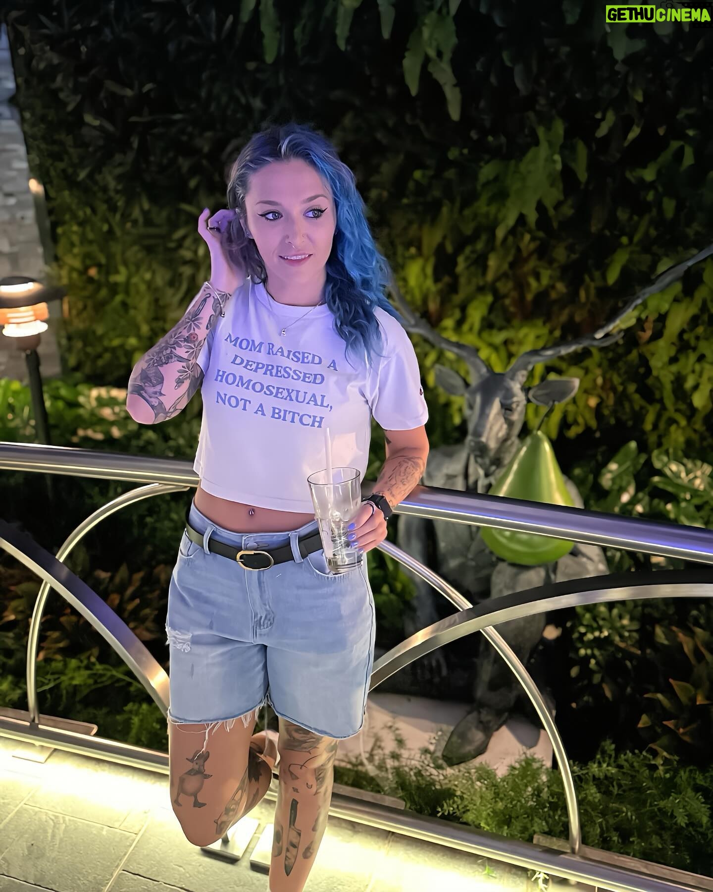 Steffanie Newell - 17.3K Likes - Now back to your regularly depressed sapphic who heals trauma with tattoos🏳️🌈
