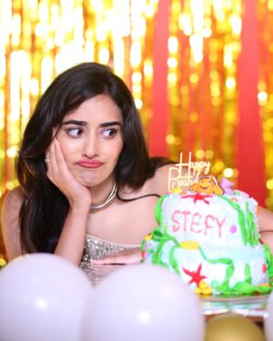 Stefy Patel Instagram - Grateful ✨Blessed✨Birthday 2025♥️
.
My idea of birthday has always been with my family at home in Hazaribagh, thankyouuuu universe for blessing me with such a loving family🥰Thankyouuu everyone for all your wishes and love, really means a lot ♥️
.
5th photo is a very Special one ♥️
The best part about this year birthday was my dada and dadi ji joined us till 1am though they generally sleep by 9.30pm🥂
And we danced our hearts out till 3.30am💃🕺
Aur baatein toh hamari subah 6bje tak chal Rahi thi🤓😋
.
Didn’t had my birthday cap this year but had my Nemo cake 🐠🥰
.
Happppyyyy birthdayyyyyy Stefyyyyyyy♥️
.
Shot by @ayyazphotography