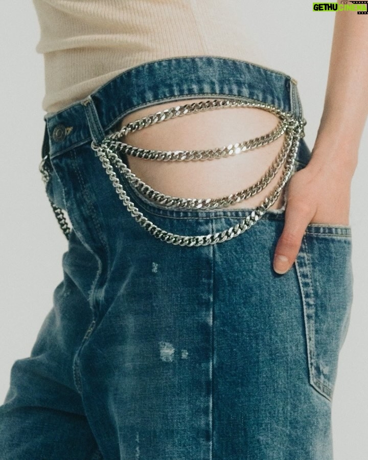 Stella McCartney - 8.2K Likes - STELLA SPRING: Chunky 3D knits and hand-placed chain details are inspired by the iconic #Falabella.
Our chains are in recycled brass – reducing air pollution by 80%, water pollution by 76% and water use by 40% compared to virgin metals.
Shop #StellaSpring25 in-store and at stellamccartney.com now
#StellaMcCartney