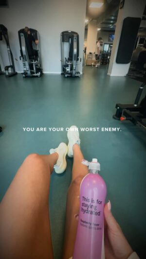 Stephanie Herela Instagram - First training of the day: ✅ Upper body pumped and ready for more. Let’s keep moving! 🏋️‍♀️💥
Primer entrenamiento del día: ✅ Cuerpo superior activado y listo para más! ¡Sigamos dándole! 🏋️‍♀️💥 #reels #fitnessmotivation #foryou