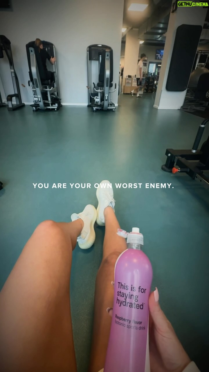 Stephanie Herela - 73 Likes - First training of the day: ✅ Upper body pumped and ready for more. Let’s keep moving! 🏋️‍♀️💥
Primer entrenamiento del día: ✅ Cuerpo superior activado y listo para más! ¡Sigamos dándole! 🏋️‍♀️💥 #reels #fitnessmotivation #foryou
