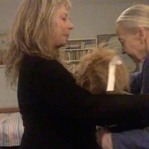 Stina Wollter Instagram - En liten danskavalkad från olika år här och där i mobilen. (9 filmer) 
En påminnelse om att det ju var #nationaldanceday häromdagen! 
En påminnelse om att dansen finns där, den bara väntar på att få vara hos dig, i någon form. Det finns en osynlig garantistämpel på att det sker mönsterbrytningar, tankehopp, kontakt och känslopirr i samma stund du låter den finnas i dig. 

Let’s dance! (Ja och apropå det:  mina mer ordnade koreograferade danser från 2017 får ni leta upp på youtube vid behov. Tangon är jag ju jävligt nöjd med bla.)

Låt 1: ”Three more days” med @raylamontagne
Låt 2: Okänd. Tunnelbana i New York 2018
3: Hittar inte🫤
4: ”Express yourself” med Charles Wright & co
5: ”Let me help you pack the bags” med Stina Wollter
6: “Who’s that sexy thing I see over there” B. Spears
7: Brodd-stepp till “Den som glad är”. (I mitt huvud)
8 & 9: Rikt inre liv heter de melodierna.