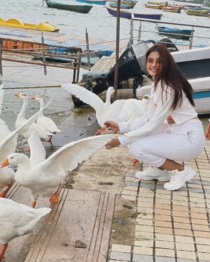 Subha Rajput Instagram - Livin’ and Playing with my new friends!! 🤍😉
.
.
.
#photooftheday #mondayvibes #instagood #instadaily #goodtimes #goodvibes #subharajput #blessed #gratitude #love