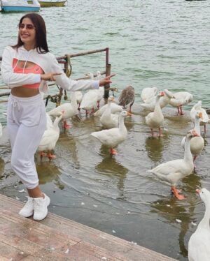 Subha Rajput Instagram - Livin’ and Playing with my new friends!! 🤍😉
.
.
.
#photooftheday #mondayvibes #instagood #instadaily #goodtimes #goodvibes #subharajput #blessed #gratitude #love