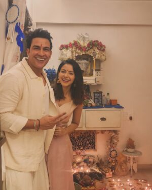 Subha Rajput Instagram - What a day ! Thank you @malkhansiingh bhai and @priyankapathak007 di!!! Loads of love . This Diwali will always be a memorable one!🤗♥️🥰🎇🥳🪔
.
.
.
#diwali #festival #subharajput #gratitude #love #blessed