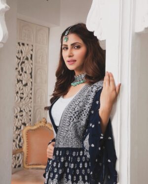 Subha Rajput Instagram - What’s that one thing which makes you smile? 
Batao Batao… In the comments below. ❤️
.
.
#photooftheday #instagood #potd #ootd #desigirl #fashion #fashiongram #fashionista #stylefile #stylish #subharajput #gratitude #love #blessed
