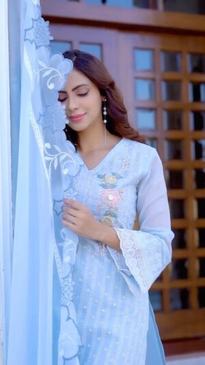 Subha Rajput Instagram - Menu suit suit kerda?
.
.
.
#subharajput #gratitude #blessed #love #foryou #fashionstyle #fashionista #indianfashionblogger