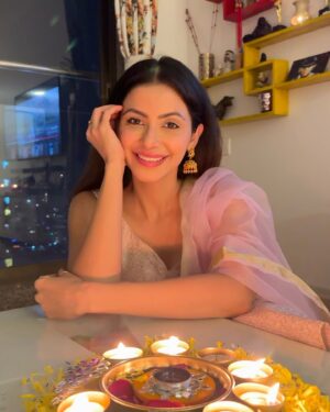 Subha Rajput Instagram - Happy Diwali🎇🪔
.
Love & Light
.
.
#subharajput #diwali #festival #love #light #blessed #gratitude