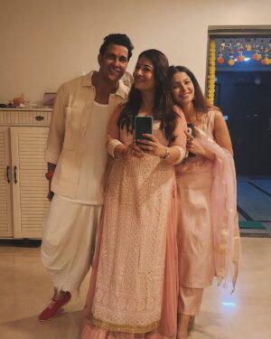 Subha Rajput Instagram - What a day ! Thank you @malkhansiingh bhai and @priyankapathak007 di!!! Loads of love . This Diwali will always be a memorable one!🤗♥️🥰🎇🥳🪔
.
.
.
#diwali #festival #subharajput #gratitude #love #blessed