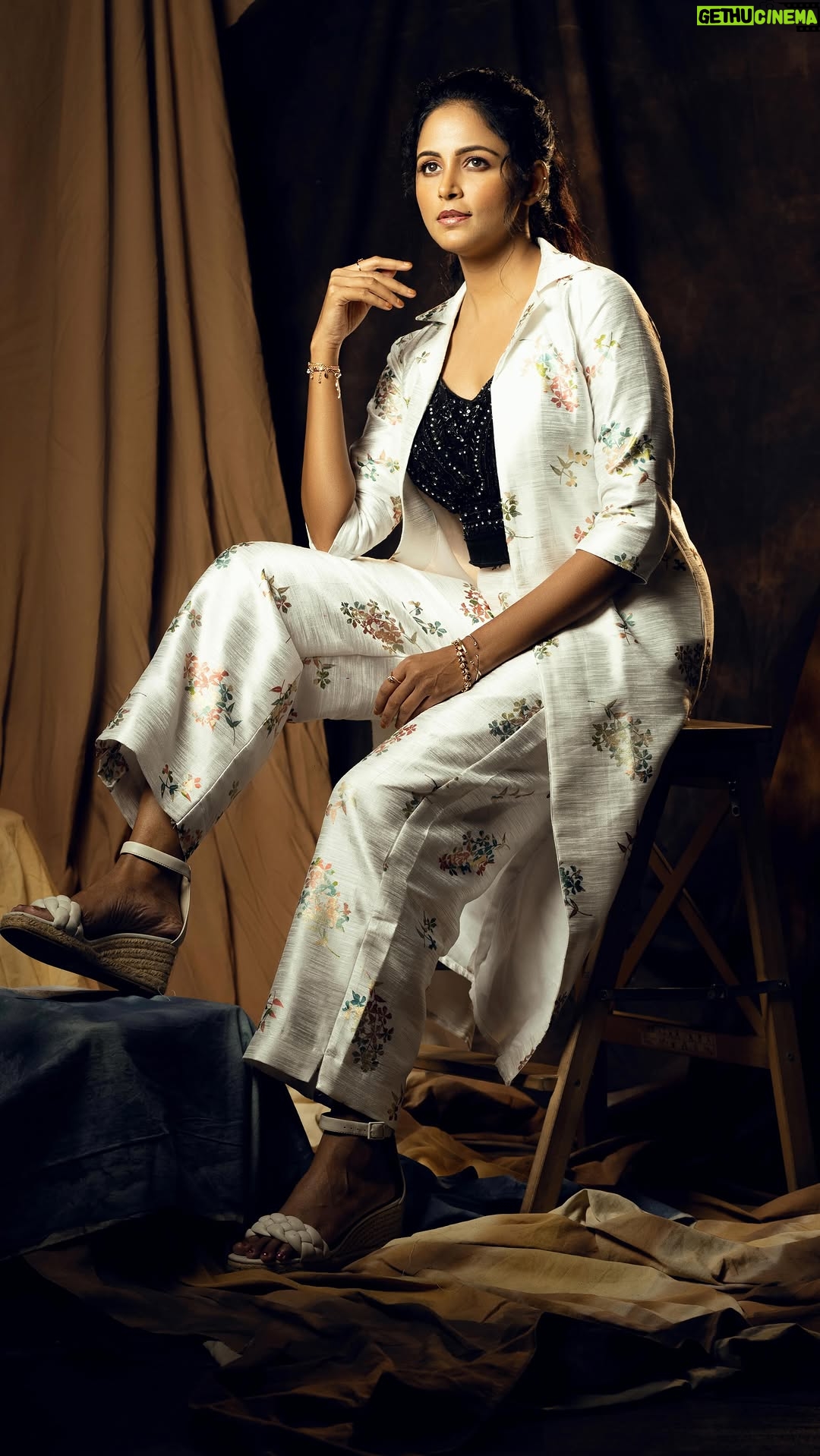 Subiksha - 835 Likes - Everything is gonna be super duper 😘💫
Happy Last month of the year 💥💥💥 Welcome to December 💞💞💞
Cheers to my fav team
Photography : @alex_judeson
MUA : @divine_makeup_artistry89
Designer : @tinflrs_couture
Videography : @ajudaythclicker
#sk #trendingreels #reels #love #subikshakrishnan #december #southindianactress #reels #instagram #stylish #queen