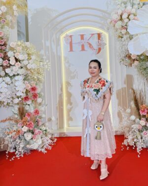 Sudarat Butrprom Instagram - เป็นการไปร่วมงานแต่งที่มีความสุขมากๆสนุกตั้งแต่ต้นจนจบดีใจกับคู่บ่าวสาวดีใจกับครอบครัวของทั้งคู่ด้วยนะคะ 🤵🏻‍♂️👰🏻‍♀️🤵🏻‍♂️👰🏻‍♀️ 🩷🩷