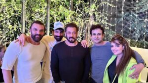 Sugandha Mishra Instagram - Happy Birthday post 😀 🎉✨ A night to remember 🥳 @beingsalmankhan @sohailkhanofficial @arbaazkhanofficial  @iambobbydeol @sugandhamishra23 @fukravarun