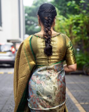 Suja Varunee Instagram - Saree speaks louder than words💚🩵
Happy world’s saree day🩵💚 December 21st🫶

#feminism #saree #sareelove #sareeindia #sareedraping #traditional #hope #confident #pattusaree #loveyourself 

Saree - @vishruthasilk 
Makeover- @dollupmakeover_artistry 
Earring- @amrapalijewels