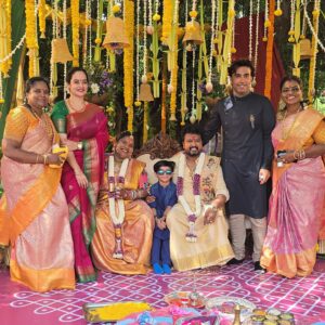 Suja Varunee Instagram - 😍Enga veetu challems 🧿 @indraja_sankar17 @dr.thodarvom_karthick Many congrats to the new parents-to-be🌟Wishing you a lifetime of happiness with your new baby👼🏻Your baby will be so loved and cherished! Can’t wait to meet the little one🙏 God bless you thangams ✨

Blouse from my most favourite place- @ishithaa_design_house 
Makeover- @dollupmakeover_artistry 
Saree- @houseofayati 
Jewel- @vummidibangaru 

#seemandham #babyshower #favourite #tradition #colourful #function #divine #loveislove #family