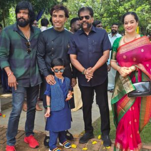 Suja Varunee Instagram - 😍Enga veetu challems 🧿 @indraja_sankar17 @dr.thodarvom_karthick Many congrats to the new parents-to-be🌟Wishing you a lifetime of happiness with your new baby👼🏻Your baby will be so loved and cherished! Can’t wait to meet the little one🙏 God bless you thangams ✨

Blouse from my most favourite place- @ishithaa_design_house 
Makeover- @dollupmakeover_artistry 
Saree- @houseofayati 
Jewel- @vummidibangaru 

#seemandham #babyshower #favourite #tradition #colourful #function #divine #loveislove #family