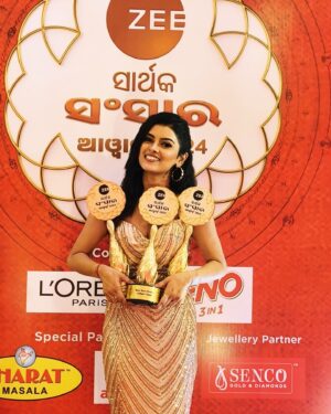 Suman Pattnaik Instagram - Can’t Thank you all enough for all your love and support guyzz 😭🥰💕 

Got 3 awards as
Best Actor Female Viwer’s choice for “Bhagya Rekha” ✨ 
Best Actor Female viewer’s choice for Film “Kemiti Kahibi Mun “
Best Judges Team for Raja Queen 2024 🫰

And also our Film “Kemiti Kahibi Mun” got the Best Film viewer’s choice 2024 🫶🥹 

Extremely overwhelmed by your LOVE 💕 

Thank you JAGA for everything 🙏💕

Thank you @zee_sarthaktv @pratikseal sir @ahana.chakraborty.50 @tanmaya.cine @pritilopa  for believing me 🫶🫰

Thank you Papa, Mama, Apa, Bhai and my whole family for ur constant support 💕 can’t explain how lucky I am for having you all 🥰 @sadhupattnaik @pattnaik_srabani_1972 @sheetal.pattnaik.96 @s_a_h_i_l_p_a_t_t_n_a_i_k @_.s_h_i_l_p_i._ @_._.sejal._ 

Thank you all my well wishers, my colleague and my elders for all ur love and blessings 🫶🫰 

Thank you my audience 😘 it would never gonna happen without ur love and support 😘 

Last but not the list Thank you my love @saplin_mishra__official 😘 without you I may not came this far ✨ Thank you for always being there🥰 my constant 💕 
and congratulations for the Award for Best Actor Male Viewer’s choice for our film “Kemiti Kahibi Mun” 🫰 U r the best 🥰🥰🥰 

#zssa 
#zeesarthaksansaraward2024 
#bestactress
#instagram 
#instagood 
#instalike 
#zeesarthak