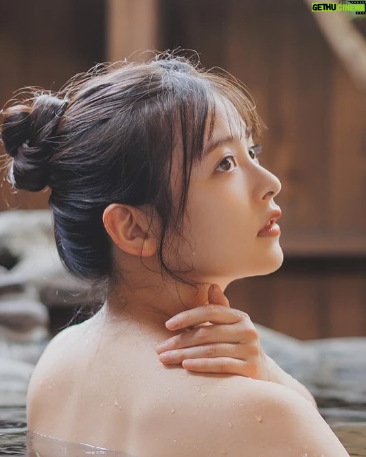 Sumire Uesaka - 49.8K Likes - きんようび〜!
皆さま、今週も大変おつかれさまでした!
お正月明けなシーズン、すこやかにお過ごしでしょうか?
お布団があなたを呼んでいる〜〜!!
3月14日にフォトブックがでまーす!
「声優グランプリ」連載まとめ本としてはなんと!!5冊目!!多い!!すごい!!
新たに福岡・熊本で楽しい旅行…じゃない、撮り下ろしロケもしましたよ!
飲んで食べて温泉入ってお部屋ではしゃいで、すこやか満点なお写真がおさまった思い出本!
ぜひ続報をお待ちくださいね!
お写真は先行カットより!
自由気ままな上坂さんをよろしくお願いいたします!
それでは皆さま、楽しくすこやかな週末を過ごしましょうね!
明日はおまねる生配信もあります!よろしければ〜!
#上坂すみれ