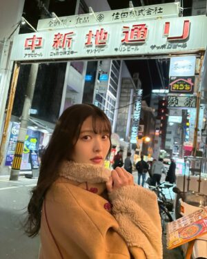 Sumire Uesaka Instagram - かようび！
おおみそかですね〜！！
皆さま、すこやかにお過ごしでしょうか？
大晦日、みんなは何食べるのかな…？
私はお蕎麦は買いましたよ！！

2024年、本当にありがとうございましたっ！
楽しいことがたくさんできました！幸せいっぱい大充実な時間を共に過ごしてくださって、感謝です！
そして2025年も、楽しさと好奇心とすこやかに溢れる一年にしましょうね！
同志よ、ますます、すこやかになーーれっ！！

それではみなさま、素敵な大晦日の時間をすごしましょう！
良いお年をですっ！

#上坂すみれ