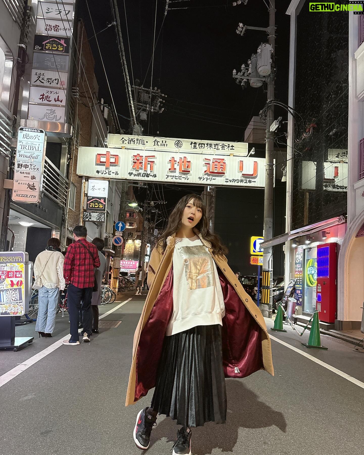 Sumire Uesaka - 40.2K Likes - かようび!
おおみそかですね〜!!
皆さま、すこやかにお過ごしでしょうか?
大晦日、みんなは何食べるのかな…?
私はお蕎麦は買いましたよ!!
2024年、本当にありがとうございましたっ!
楽しいことがたくさんできました!幸せいっぱい大充実な時間を共に過ごしてくださって、感謝です!
そして2025年も、楽しさと好奇心とすこやかに溢れる一年にしましょうね!
同志よ、ますます、すこやかになーーれっ!!
それではみなさま、素敵な大晦日の時間をすごしましょう!
良いお年をですっ!
#上坂すみれ
