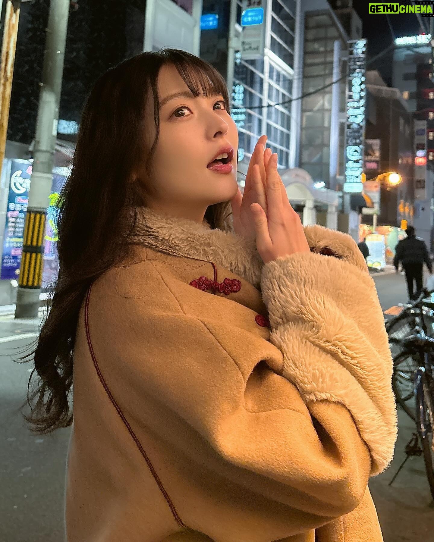 Sumire Uesaka - 40.2K Likes - かようび!
おおみそかですね〜!!
皆さま、すこやかにお過ごしでしょうか?
大晦日、みんなは何食べるのかな…?
私はお蕎麦は買いましたよ!!
2024年、本当にありがとうございましたっ!
楽しいことがたくさんできました!幸せいっぱい大充実な時間を共に過ごしてくださって、感謝です!
そして2025年も、楽しさと好奇心とすこやかに溢れる一年にしましょうね!
同志よ、ますます、すこやかになーーれっ!!
それではみなさま、素敵な大晦日の時間をすごしましょう!
良いお年をですっ!
#上坂すみれ
