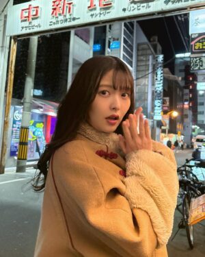 Sumire Uesaka Instagram - かようび！
おおみそかですね〜！！
皆さま、すこやかにお過ごしでしょうか？
大晦日、みんなは何食べるのかな…？
私はお蕎麦は買いましたよ！！

2024年、本当にありがとうございましたっ！
楽しいことがたくさんできました！幸せいっぱい大充実な時間を共に過ごしてくださって、感謝です！
そして2025年も、楽しさと好奇心とすこやかに溢れる一年にしましょうね！
同志よ、ますます、すこやかになーーれっ！！

それではみなさま、素敵な大晦日の時間をすごしましょう！
良いお年をですっ！

#上坂すみれ