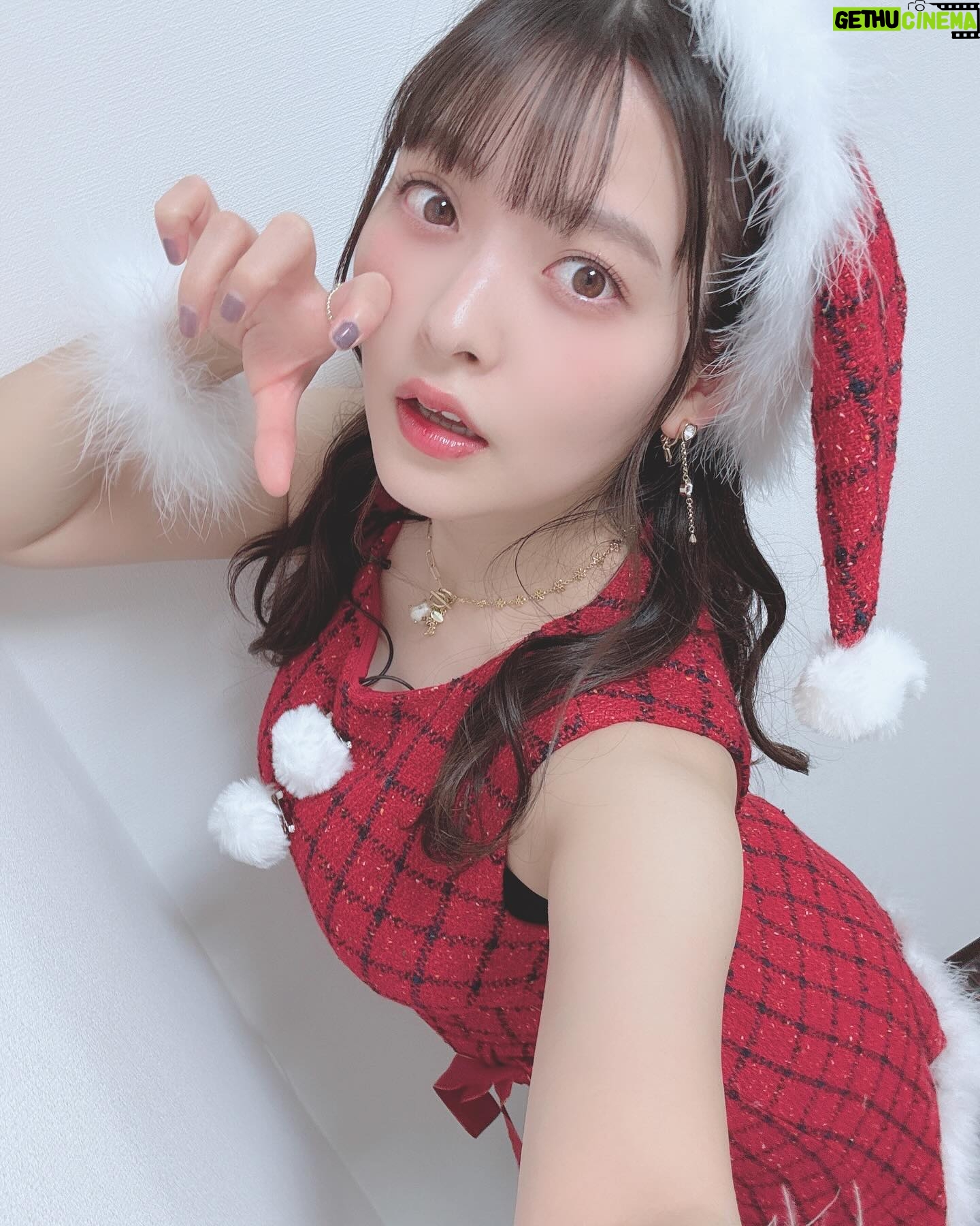 Sumire Uesaka - 37.7K Likes - すいようび〜!
皆さま、メリークリスマスですよ!!
すこやかにお過ごしでしょうか?
クリスマス…いいですね〜!今日は好きなものを食べていい日!あと多めに買い物していい日〜!きっと!
一年がんばったあなたはとってもえらい!自分を讃えましょう(`°ω°´)えらい!!
皆さまに、思い思いの楽しい時間がおとずれますように!
今年のサンタさん衣装はせりことお揃い!うれしい〜!
上坂サンタはあなたを讃えます!!えらいぞぉ〜!!
それでは皆さま、メリークリスマスっ!
靴 @randa_pic
アクセサリー @liquem.tokyo
#声優と夜あそび
#上坂すみれ