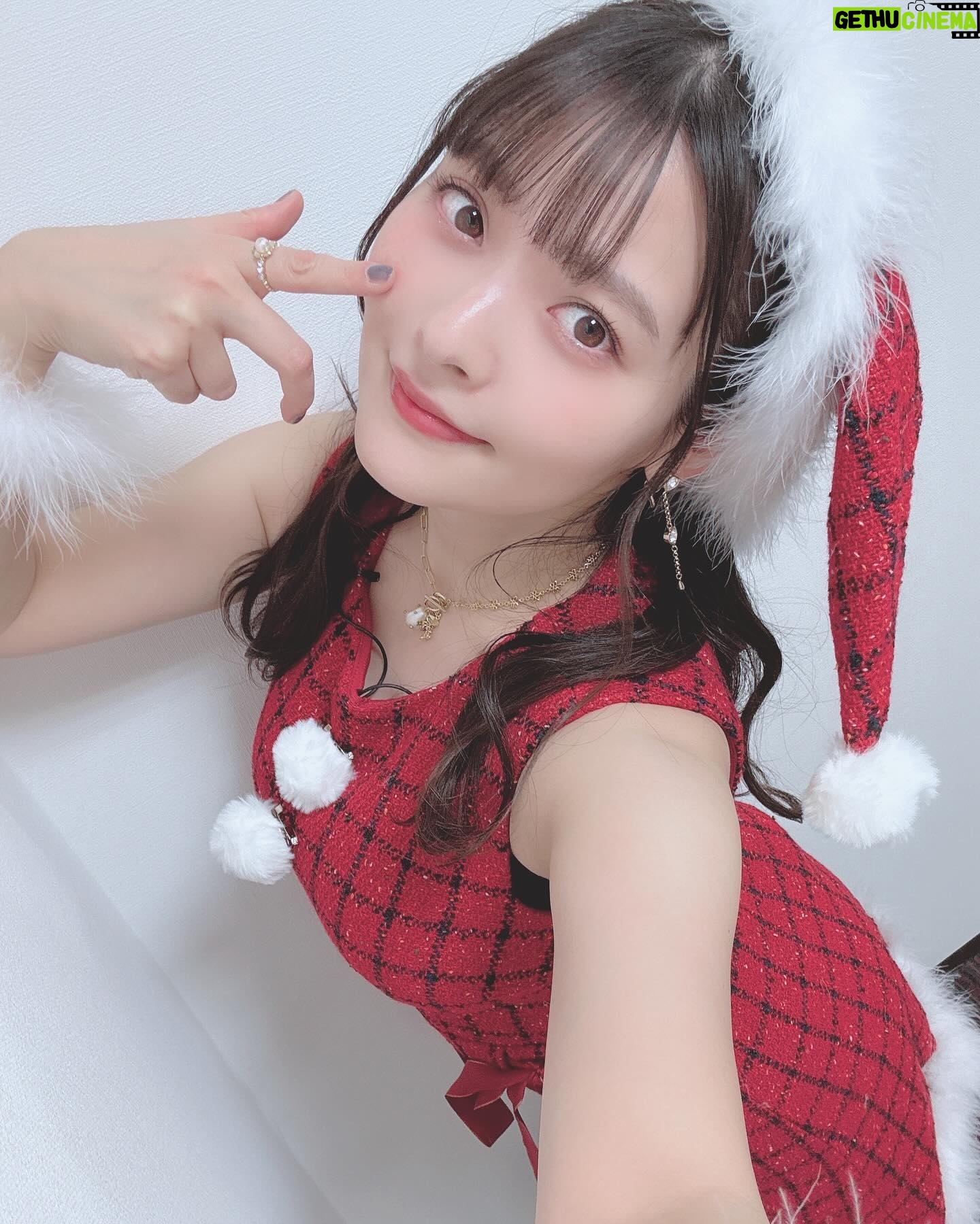 Sumire Uesaka - 37.7K Likes - すいようび〜!
皆さま、メリークリスマスですよ!!
すこやかにお過ごしでしょうか?
クリスマス…いいですね〜!今日は好きなものを食べていい日!あと多めに買い物していい日〜!きっと!
一年がんばったあなたはとってもえらい!自分を讃えましょう(`°ω°´)えらい!!
皆さまに、思い思いの楽しい時間がおとずれますように!
今年のサンタさん衣装はせりことお揃い!うれしい〜!
上坂サンタはあなたを讃えます!!えらいぞぉ〜!!
それでは皆さま、メリークリスマスっ!
靴 @randa_pic
アクセサリー @liquem.tokyo
#声優と夜あそび
#上坂すみれ