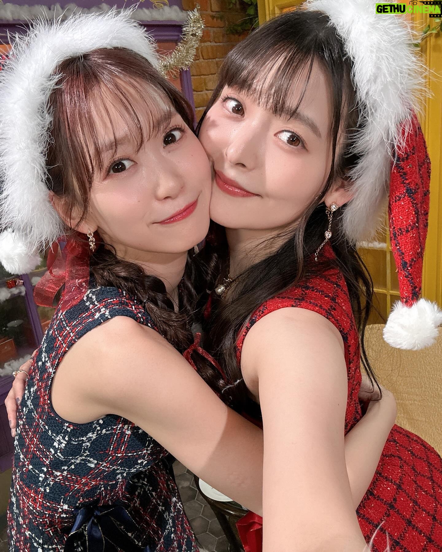 Sumire Uesaka - 37.7K Likes - すいようび〜!
皆さま、メリークリスマスですよ!!
すこやかにお過ごしでしょうか?
クリスマス…いいですね〜!今日は好きなものを食べていい日!あと多めに買い物していい日〜!きっと!
一年がんばったあなたはとってもえらい!自分を讃えましょう(`°ω°´)えらい!!
皆さまに、思い思いの楽しい時間がおとずれますように!
今年のサンタさん衣装はせりことお揃い!うれしい〜!
上坂サンタはあなたを讃えます!!えらいぞぉ〜!!
それでは皆さま、メリークリスマスっ!
靴 @randa_pic
アクセサリー @liquem.tokyo
#声優と夜あそび
#上坂すみれ