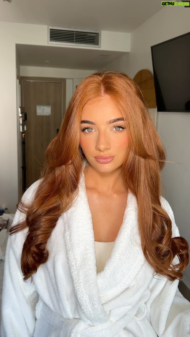 Summer Harte - 674 Likes - Bouncy blow dry’s & soft glam’s for the win 🥰
Hair - Elise at @roseandcaramelhair 👩🏼🦰
Makeup - @naomiwiltshiremakeup ✨