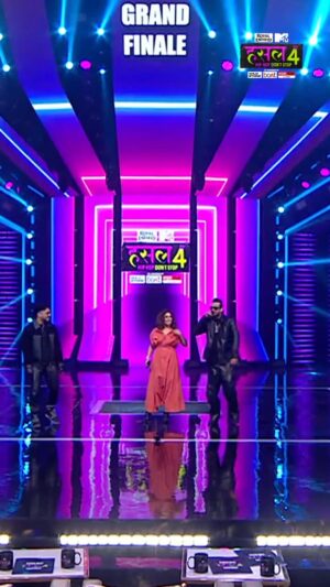 Sunidhi Chauhan Instagram - It's the queen making everyone dance to her tunes! 👑💃

#RoyalEnfieldHunter MTV Hustle 4 Hip-Hop, Don’t Stop, Co-Powered by #Wildstone #boAtLifestyle & #WokTokByVeeba. Streaming free only on @officialjiocinema.

#MTVHustle #MTVHustle4 #Hustle4 #HipHopDontStop