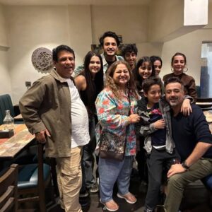 Supriya Shukla Instagram - Jab miley hum.. Thank you punit.. For such a beautiful evening.. Awesome hospitality filled with love.. Care n..awesome food👌...
Bombay barn.. @bombaybarnofficial 
Was superb.. Lots of love to u❤️
Such a beautiful family u hav❤️..
 Gorgeous wife❤️.. Such a warm person❤️Pyaare boys❤️.. Touchwood... God bless u with abundance..
Starting 2025 with all the goodness of 2024..n our mini reunion...
Missed few gems❤️ ... Koi na.. Next time
Captured by gurus😊 @prateekk.singhh n  @shrutisanjeev78
MBT... ❤️

Satin shirt @nangaliaruchira 
Styling by @seam_stress_by_rajludhwani