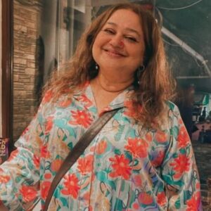 Supriya Shukla Instagram - Jab miley hum.. Thank you punit.. For such a beautiful evening.. Awesome hospitality filled with love.. Care n..awesome food👌...
Bombay barn.. @bombaybarnofficial 
Was superb.. Lots of love to u❤️
Such a beautiful family u hav❤️..
 Gorgeous wife❤️.. Such a warm person❤️Pyaare boys❤️.. Touchwood... God bless u with abundance..
Starting 2025 with all the goodness of 2024..n our mini reunion...
Missed few gems❤️ ... Koi na.. Next time
Captured by gurus😊 @prateekk.singhh n  @shrutisanjeev78
MBT... ❤️

Satin shirt @nangaliaruchira 
Styling by @seam_stress_by_rajludhwani