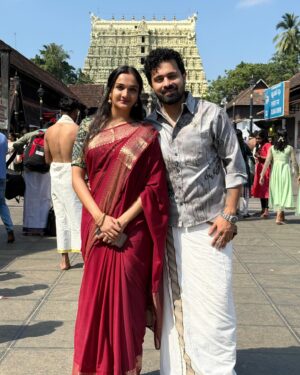 Surabhi Santosh Instagram - Christmas mornings ♥️
Wishing everyone a blessed and merry Christmas ✨❣️

#withgod #padmanabhaswamytemple #trivandrum