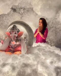 Actress Surveen Chawla HD Photos and Wallpapers September 2024