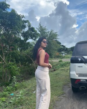 Suveta Shrimpton Instagram - Sunsets n good vibes🍂
📷 @ak_morningstar____ ❤️🧜🏾‍♂️🧿
.
.
.
#casualstyle #pondicherry #drive #positiveenergy #peace #nature #suveta #suvetashrimpton