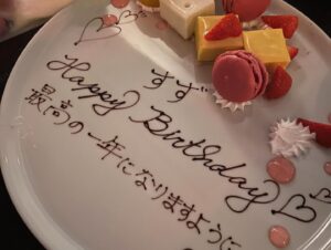 Suzu Yamanouchi Instagram - お久しぶり姉さん🫶
おしゃれなお店で誕生日祝ってもらってにまにまでした‼️
うるうるな姉さんとっても可愛いのでご査収ください