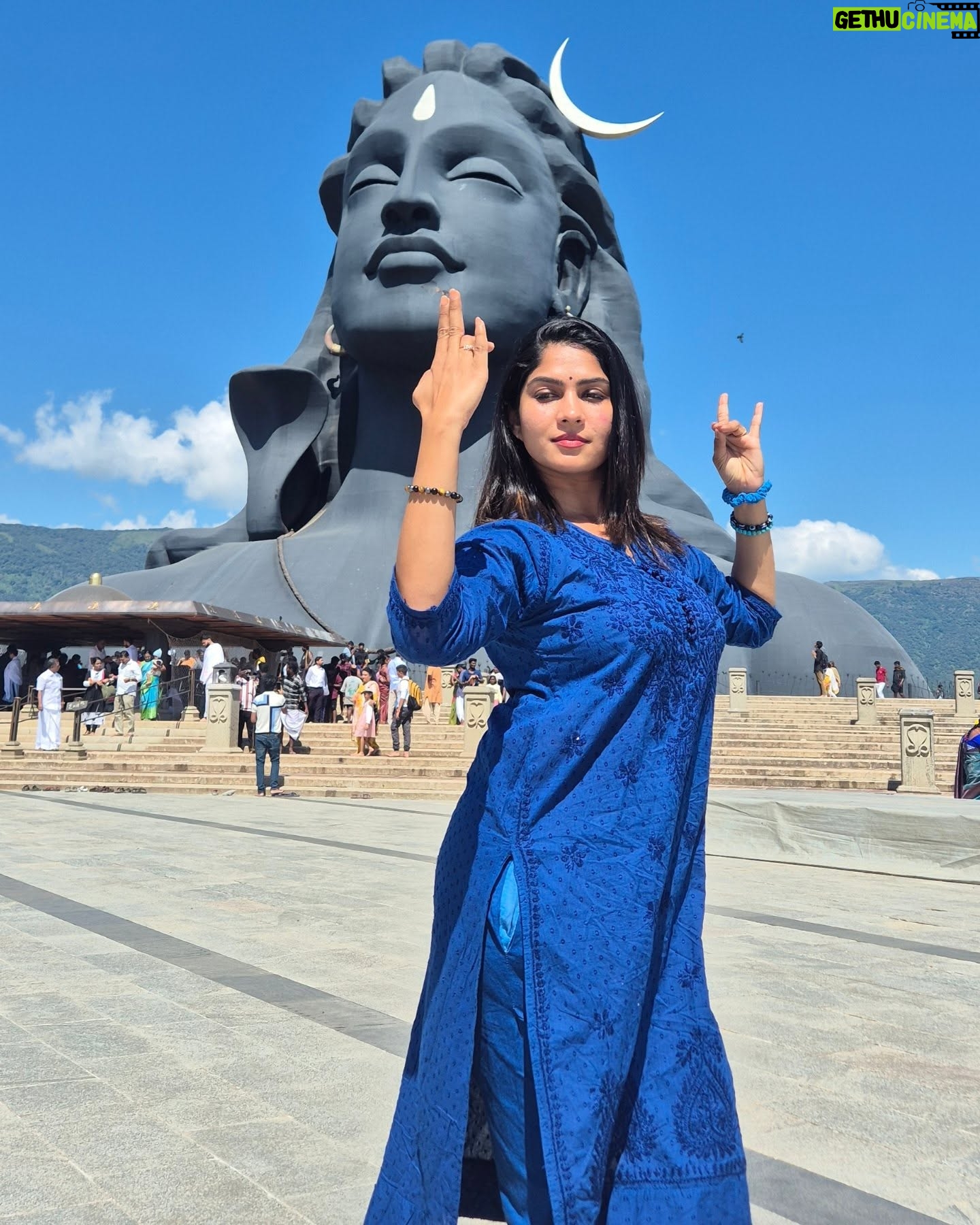 Swasika - 174.6K Likes - Had a pleasant day at @isha.foundation. Just loved the whole day and the energy we got through the day because of the meditation we did.
#ishafoundation #shiva #yogic #calm #peace