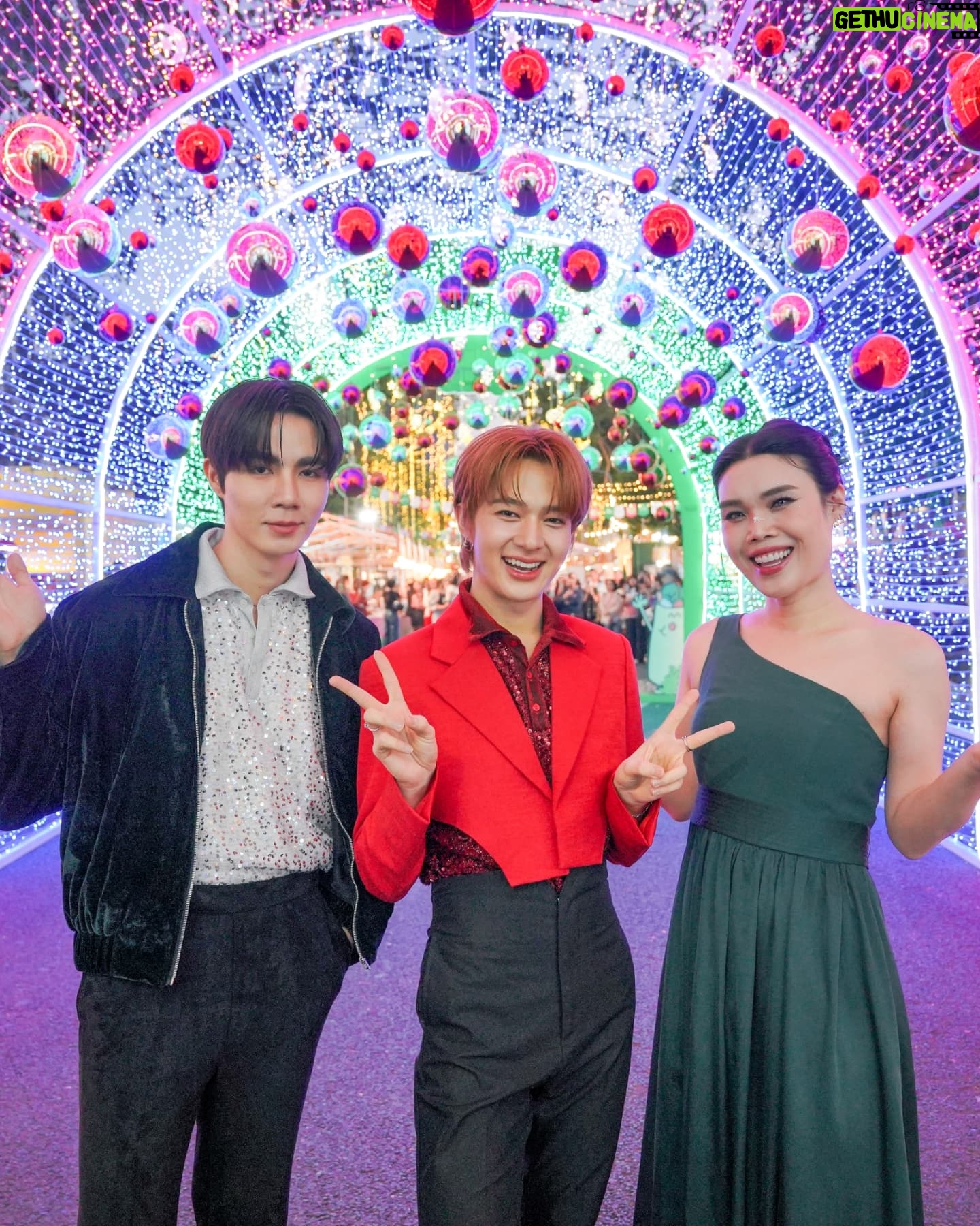 Tachakorn Boonlupyanun - 28K Likes - "Grab Merry and munch" in my (2024) memory. 🎄☃️🎅
Many Thanks to khun @mamo_rayko 🙏💚✨️
@njarjarr @moobank_make @mintmeno @piikornlek @saayaa.mmuk