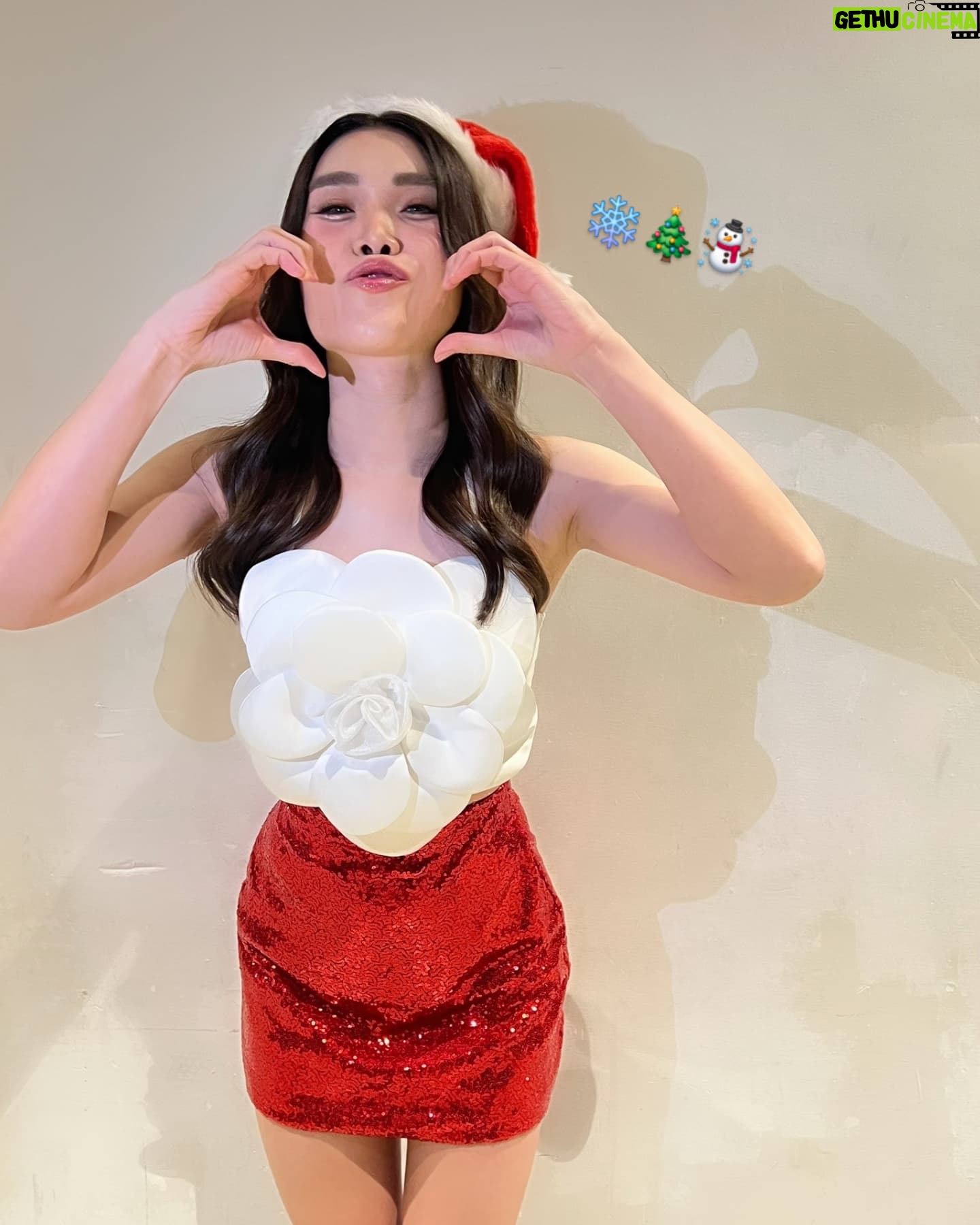 Tachakorn Boonlupyanun - 18.4K Likes - Merry X'mas 💋
@moobank_make
@mintmeno
@soul.loly.official