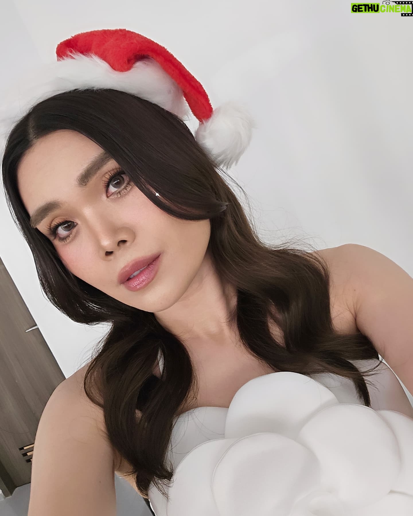 Tachakorn Boonlupyanun - 18.4K Likes - Merry X'mas 💋
@moobank_make
@mintmeno
@soul.loly.official