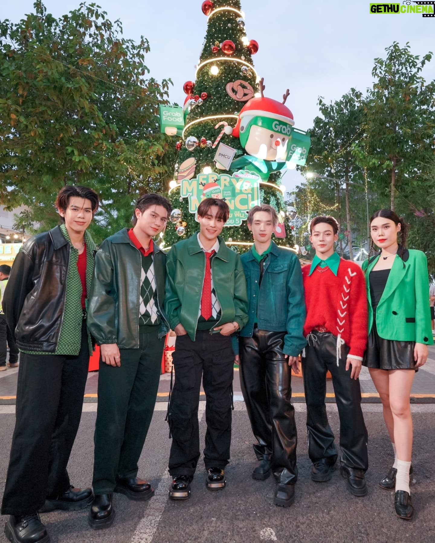 Tachakorn Boonlupyanun - 28K Likes - "Grab Merry and munch" in my (2024) memory. 🎄☃️🎅
Many Thanks to khun @mamo_rayko 🙏💚✨️
@njarjarr @moobank_make @mintmeno @piikornlek @saayaa.mmuk