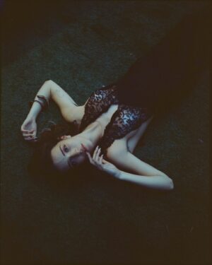 Talia Ryder Instagram - Wow thank u @flauntmagazine 👽🐬💗

Flaunt Magazine Issue 194, Close Encounters
@FlauntMagazine
Photographed by Sean Price Williams
Wearing @ysl by @anthonyvaccarello
Styled by @tarzinichols 
Written by @junokelly
Hair: @natasha_the_only
Makeup: @schuperb