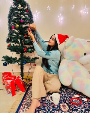 Tamanna Vyas Instagram - A Night to Remember, a Christmas to treasure 💕🎁 

#christmas2024 #christmasnight #christmastree #tamanna #tamannavyas