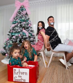 Tammin Sursok Instagram - Merry Christmas! 🎄🤣 #christmas