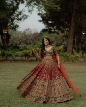 Tanvi Malhara Instagram - Let’s Life Together Mr. Mehta✨♥️

#TanviandPratham

 📷 @whitesage.weddings 
💄@iaayushiisharma