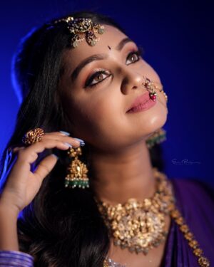 Tanvi Rao Instagram - She wounds her enemies with her eyes 🗡️

Hair, make-up and attire- @makeover_by_shalini_ravi 
Photography- @sadu_photography 

#queen #powerful #photoshoot #fashion #traditoon #tanvirao #actor