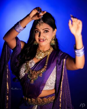 Tanvi Rao Instagram - She wounds her enemies with her eyes 🗡️

Hair, make-up and attire- @makeover_by_shalini_ravi 
Photography- @sadu_photography 

#queen #powerful #photoshoot #fashion #traditoon #tanvirao #actor